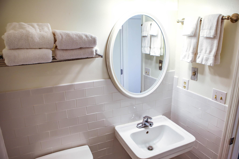 Bathroom 4, Waterside Inn Chincoteague Island, Accomack