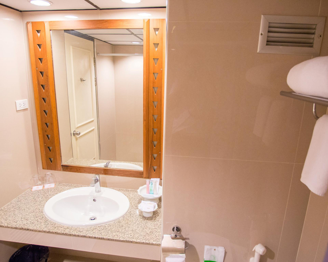 Bathroom 3, Seeharaj Hotel, Muang Uttaradit