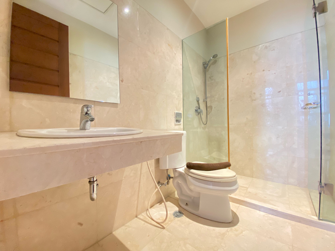 Bathroom 5, Cozy 2BR Apartment at Dago Butik By Travelio, Bandung