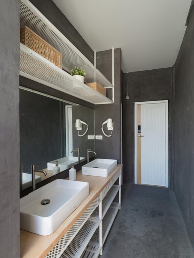 Bathroom 3, On the bed Hostel, Wattana