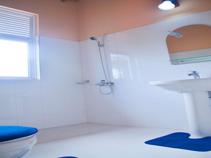 Bathroom 3, Lion Nature, Wellawaya