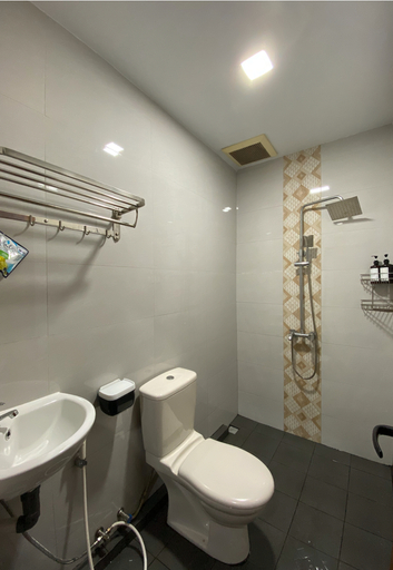 Bathroom, CN Homestay A1 Floor 1 at Nagoya Hill Mall, Batam