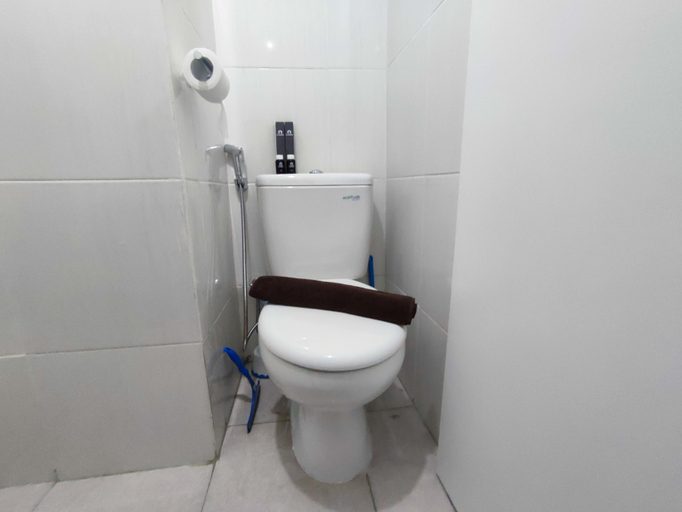 Bathroom 5, Elegant and Comfy Studio Barsa City Apartment By Travelio, Sleman