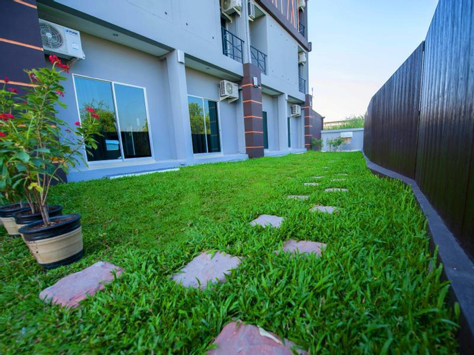 Exterior & Views 15