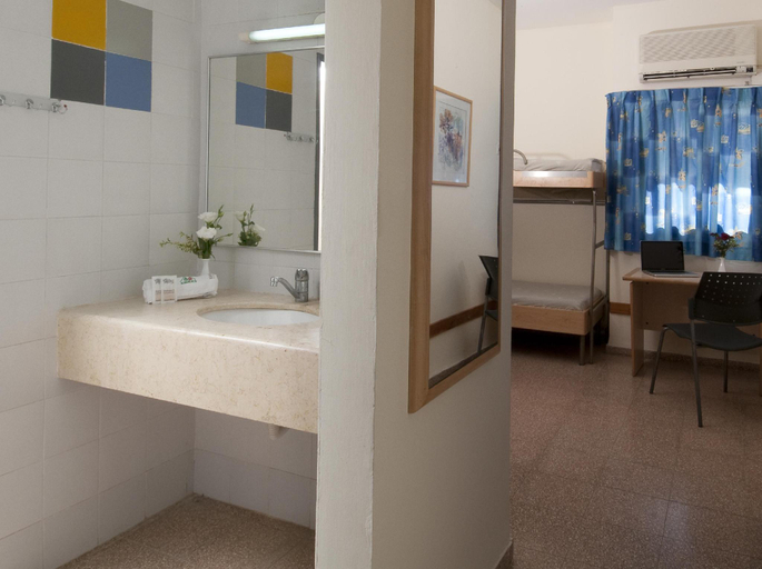Bathroom 2, HI Tel Hai Hostel