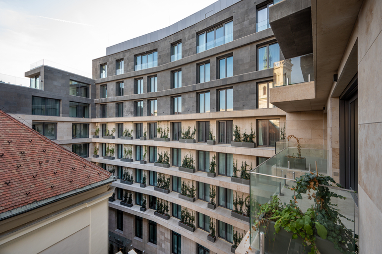 Exterior & Views