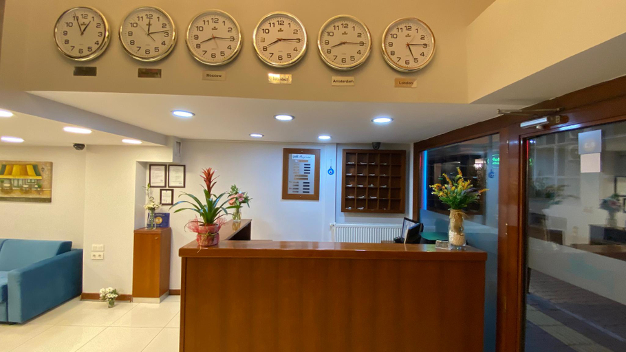 Others 4, Hotel Pelit, Merkez