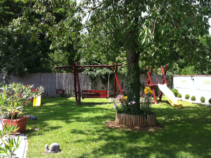 Others 5, Bajor Panzio Buk-Bukfurdo, Adults Friendly 12 Plus, Csepreg