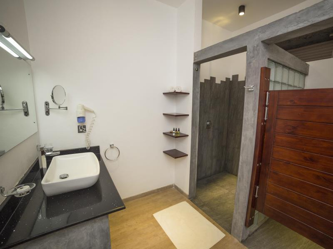 Bathroom 5, Aliya Resort & Spa, Dambulla