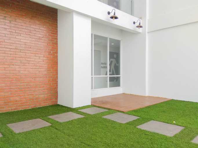 Exterior & Views 2, Homey and Nice 2BR at Patraland Urbano Apartment By Travelio, Bekasi