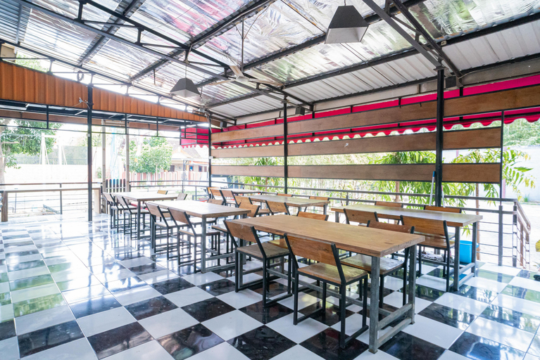 Food & Drinks 5, RedDoorz Plus Syariah @ Lotus Hotel Bojonegoro, Bojonegoro