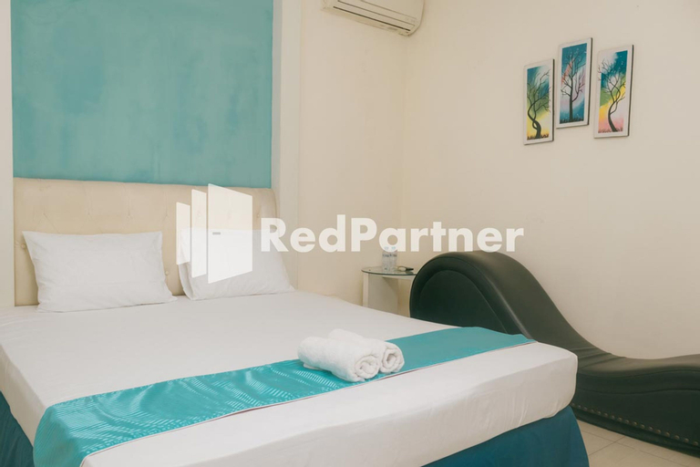 Bedroom 3, Pits Hotel Mitra RedDoorz near Atom Mall, Surabaya