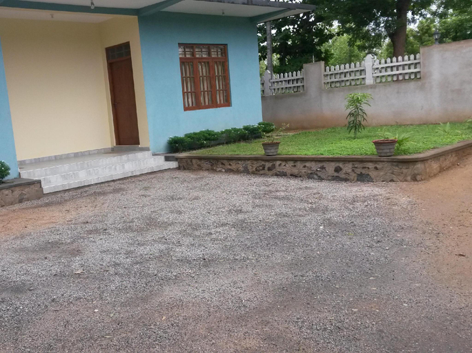Others 4, Hotel Gayan's, Thanamalvila