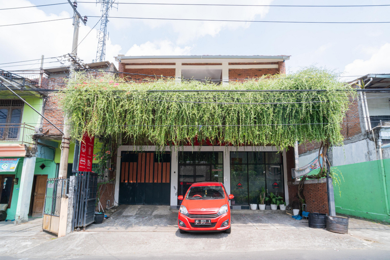 Exterior & Views 2, RedDoorz Syariah @ Selomangleng Kediri, Kediri