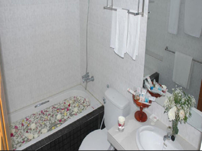 Bathroom 2, Diamond Crown Hotel, Dawei