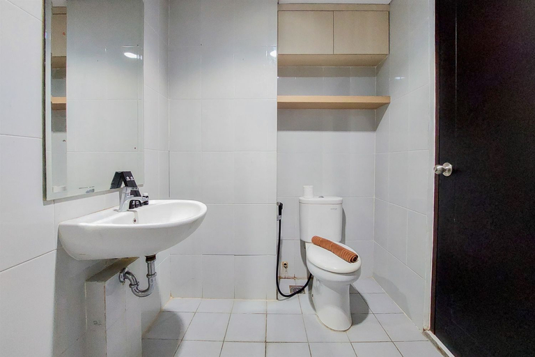 Bathroom 5, Nice and Comfort 1BR at Casa De Parco Apartment By Travelio, Tangerang Selatan