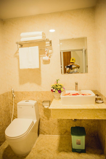 Bathroom 3, Phuong Nhung Hotel, Phan Thiết