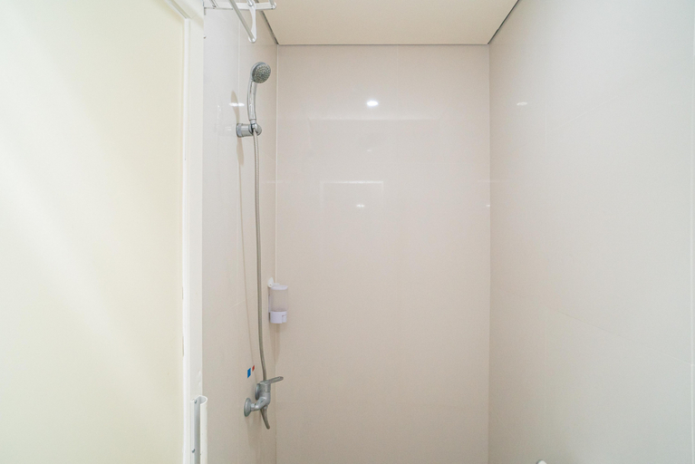 Bathroom 4, RedDoorz Plus @ Jalan Pemuda Timur Bojonegoro, Bojonegoro