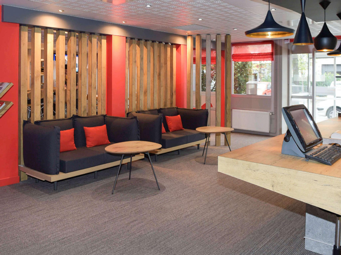 Public Area 3, ibis Lyon Gerland Rue Merieux, Rhône