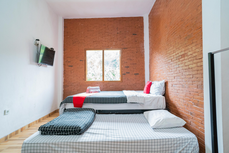 Bedroom 12