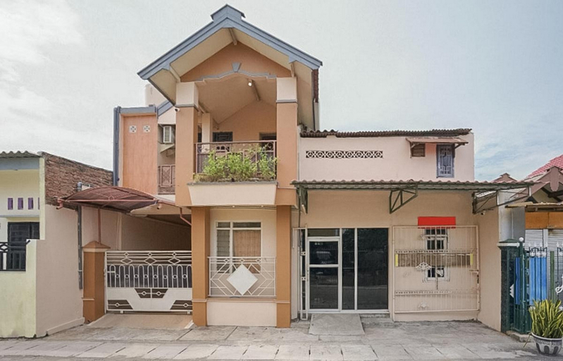 Exterior & Views 2, RedDoorz Syariah near Suramadu, Surabaya