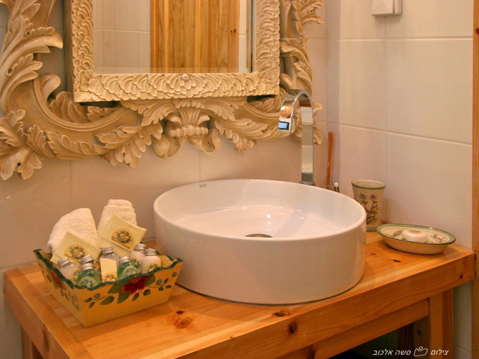 Bathroom 2, Villa Romantica