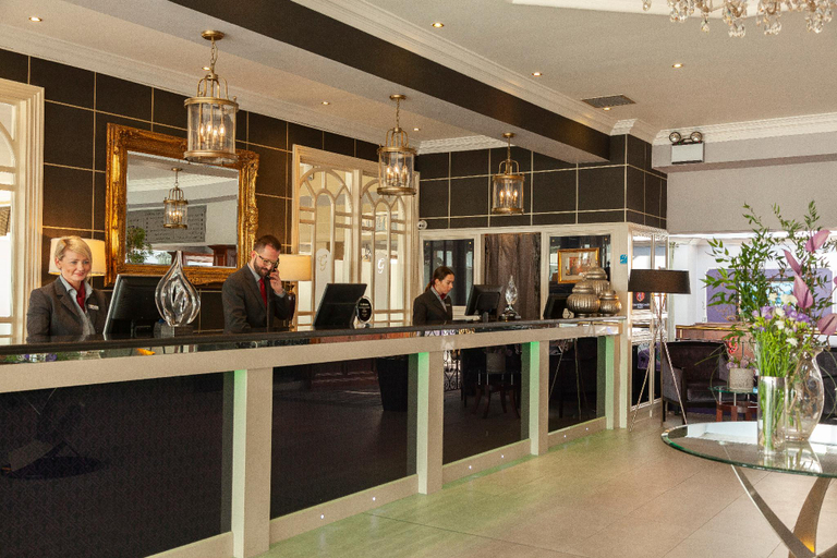 Food & Drinks 5, The Gleneagle Hotel & Apartments