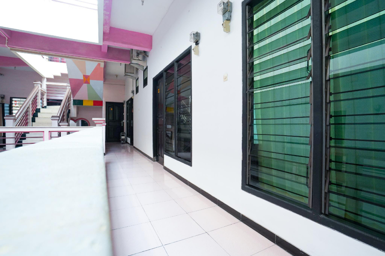 Public Area 2, OYO 662 MIRACLE HOMESTAY SYARIAH, Surabaya