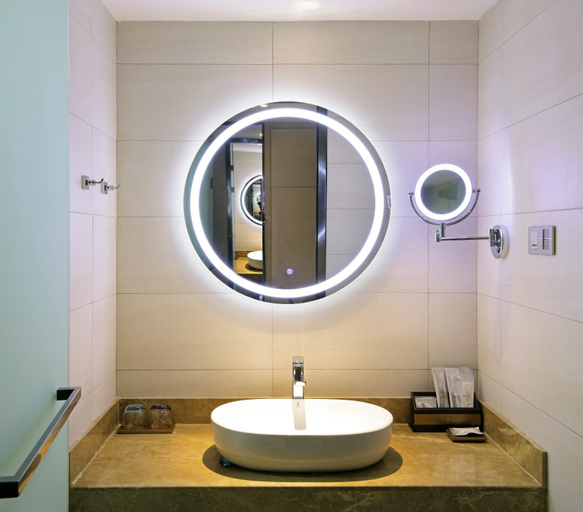 Bathroom, Lavande Hotel Xinyang Municipal Government Railway Station, Xinyang