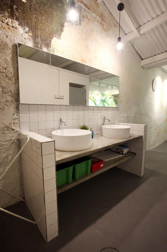 Bathroom 2, Stay Songsong Beach Street, Pulau Penang