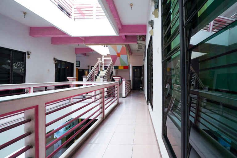 Others 4, OYO 662 MIRACLE HOMESTAY SYARIAH, Surabaya