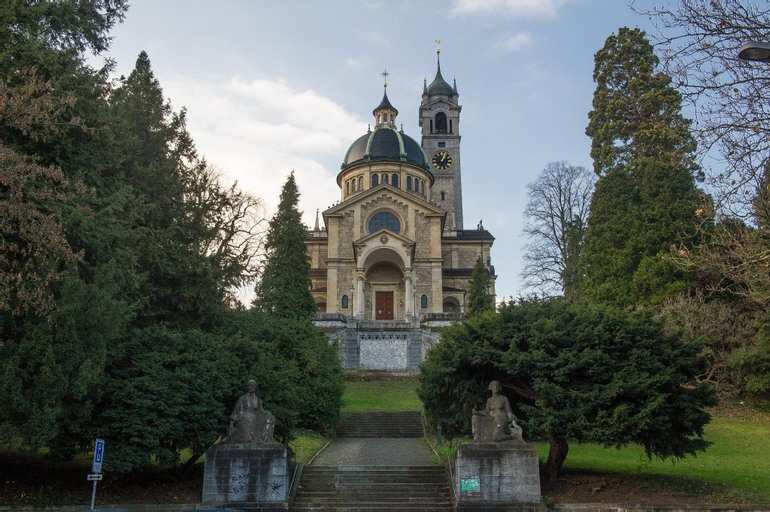 Nearby Landmark 29