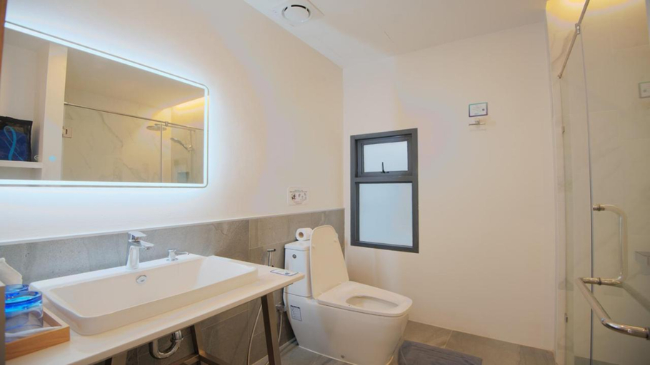 Bathroom 2, Infinity Aonang Krabi, Mueang Krabi