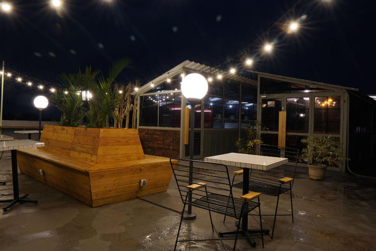 Food & Drinks 4, Tuju Abuserin Syariah, South Jakarta