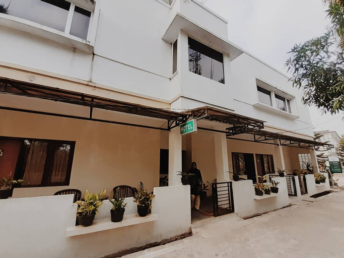 Exterior & Views 13