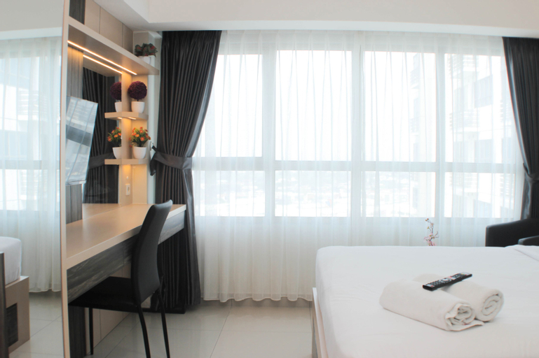 Comfort and Simply Studio Springlake Summarecon Bekasi Apartment By Travelio, Bekasi