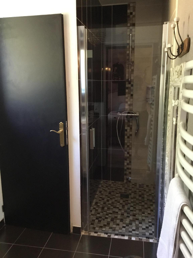 Bathroom 3, La Guinière Chambres d'Hôtes, Loire-Atlantique