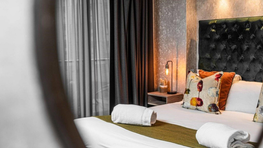 Bedroom 3, The Grand Hotel, Swansea