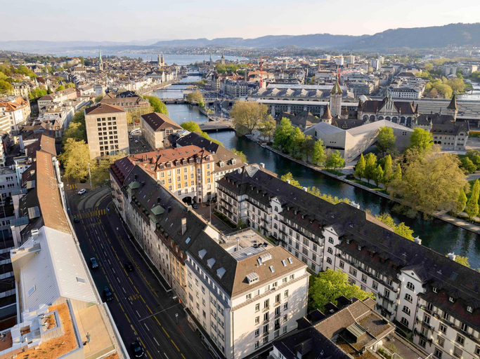 Exterior & Views 22