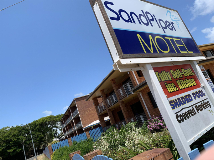 Others 4, Sandpiper Motel, Sarina