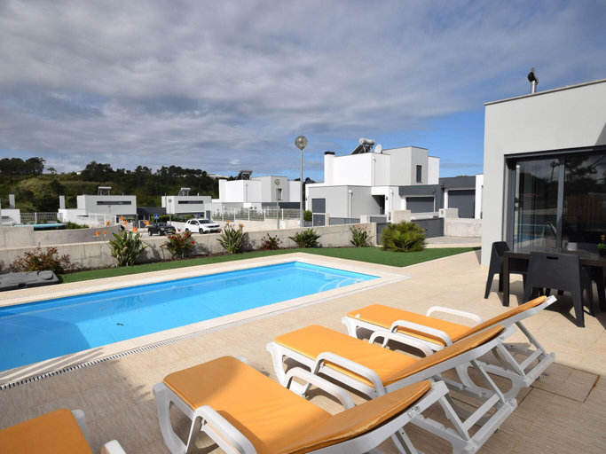 Sport & Beauty 2, Family Villa with Terrace and Pool, Caldas da Rainha