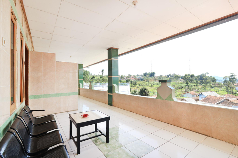 Exterior & Views 6