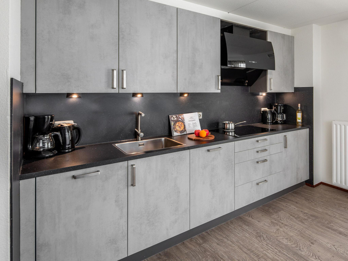 Others 2, Modern Villa with Jacuzzi, Noord-Beveland