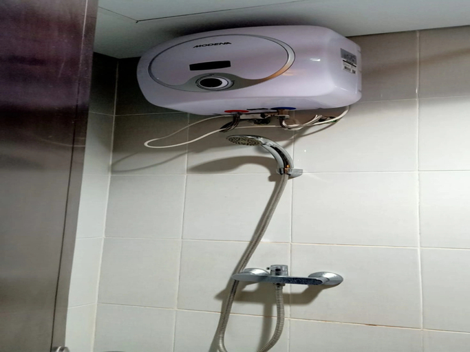 Bathroom 4, Casa de Parco Apartment BSD by Rika Room, Tangerang