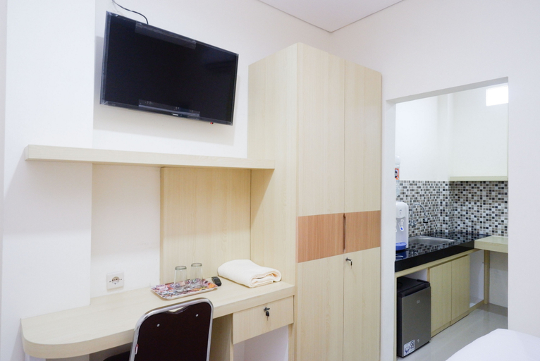 Others 5, RedDoorz Plus near Pasar Gede Solo, Solo