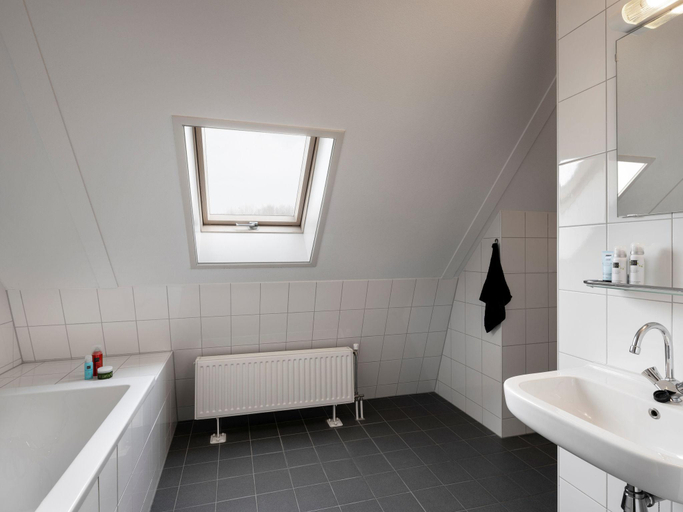 Bathroom 2, Villa w Solarium nr Hoogeveen, De Wolden