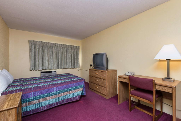 Bedroom 2, Motel 6 Moline Il, Rock Island