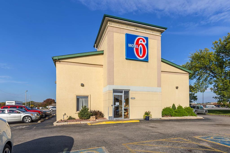Exterior & Views 1, Motel 6 Moline Il, Rock Island