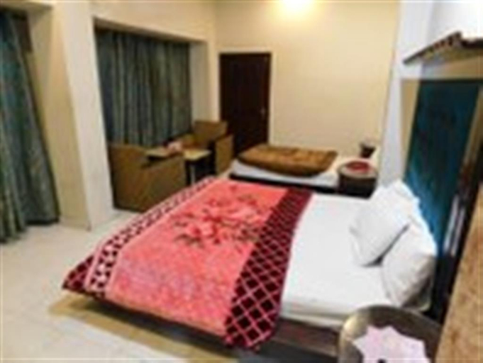 4, A-One Hotel, Lahore