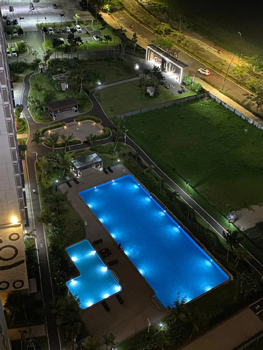 Exterior & Views 13